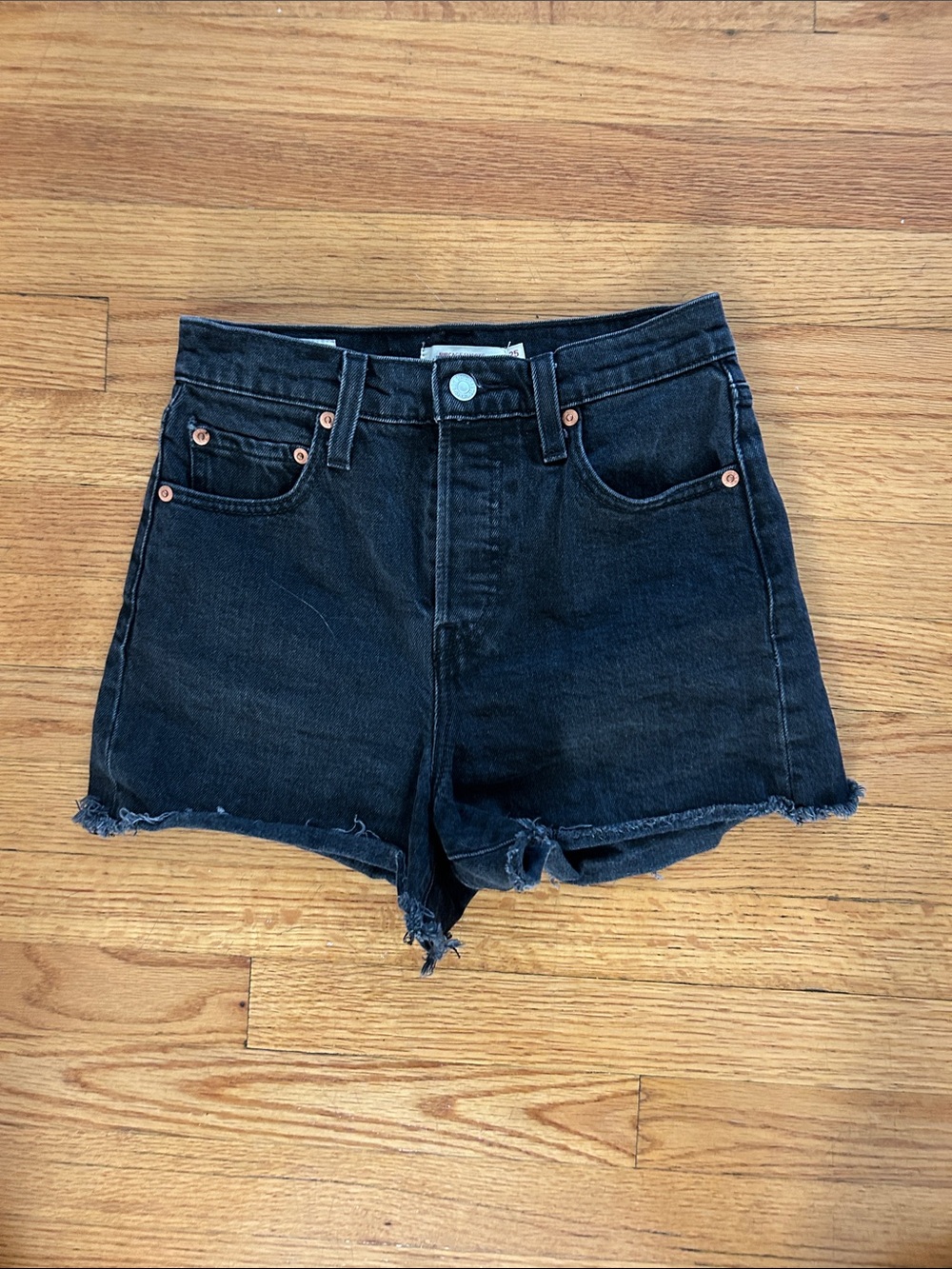 LEVIS RIBCAGE SHORT SZ 25
